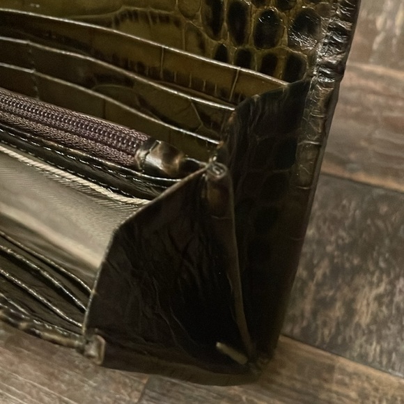 Olive Green Genuine Leather Croc Embossed Wallet🖤 - Picture 10 of 13